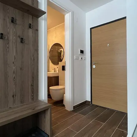 아파트 Sci Di Lusso 자호리나